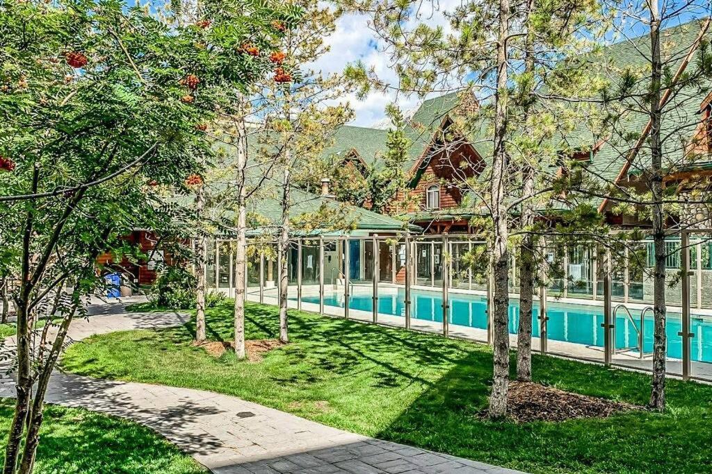 Mystic Getaway Apartamento Canmore Exterior foto
