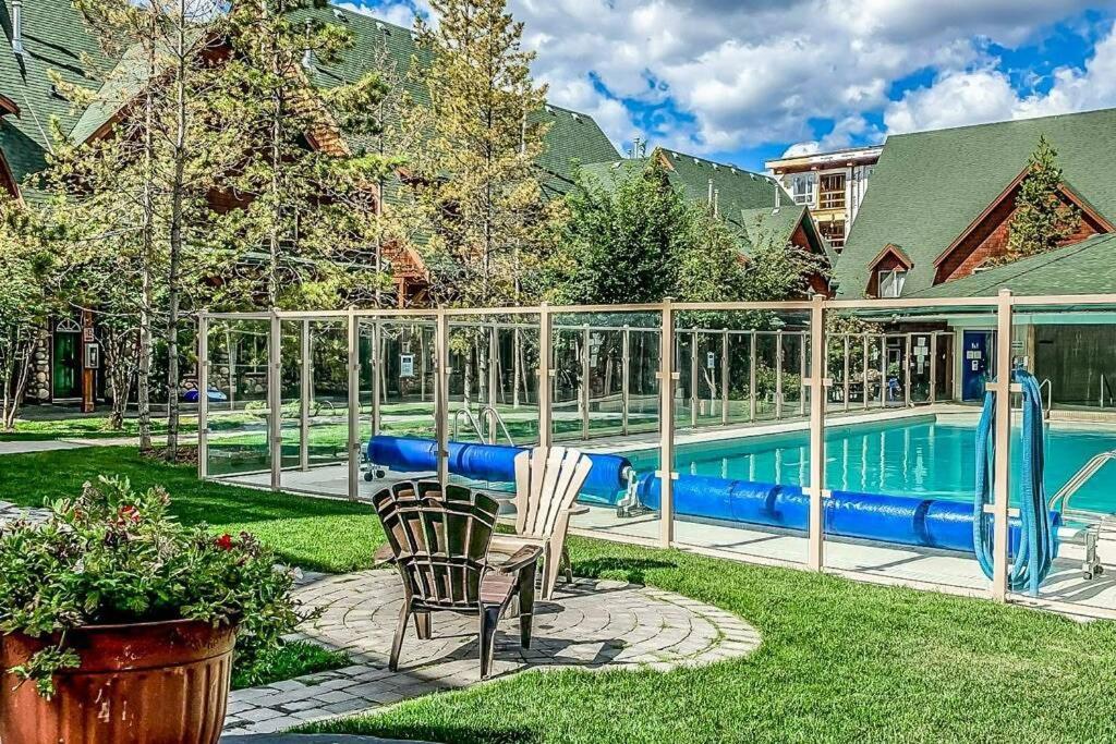 Mystic Getaway Apartamento Canmore Exterior foto
