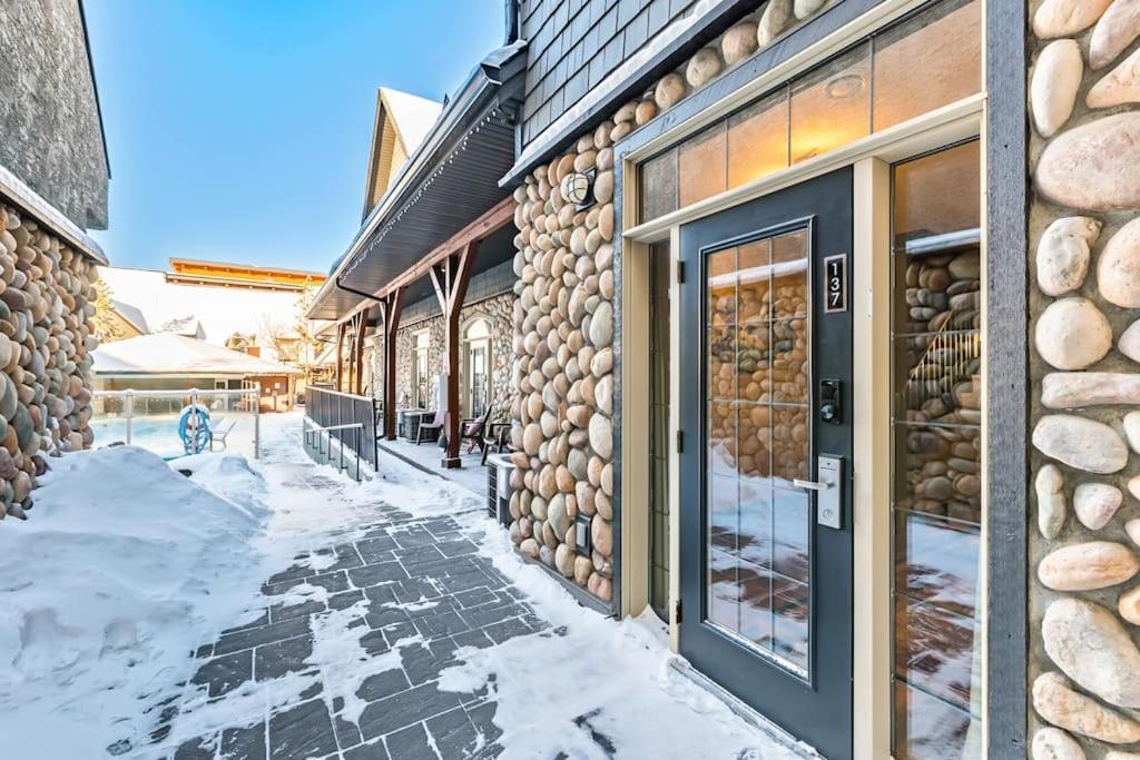 Mystic Getaway Apartamento Canmore Exterior foto