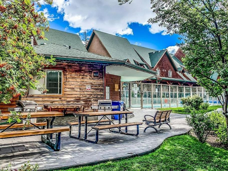 Mystic Getaway Apartamento Canmore Exterior foto