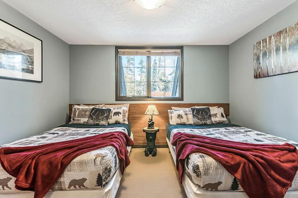 Mystic Getaway Apartamento Canmore Exterior foto